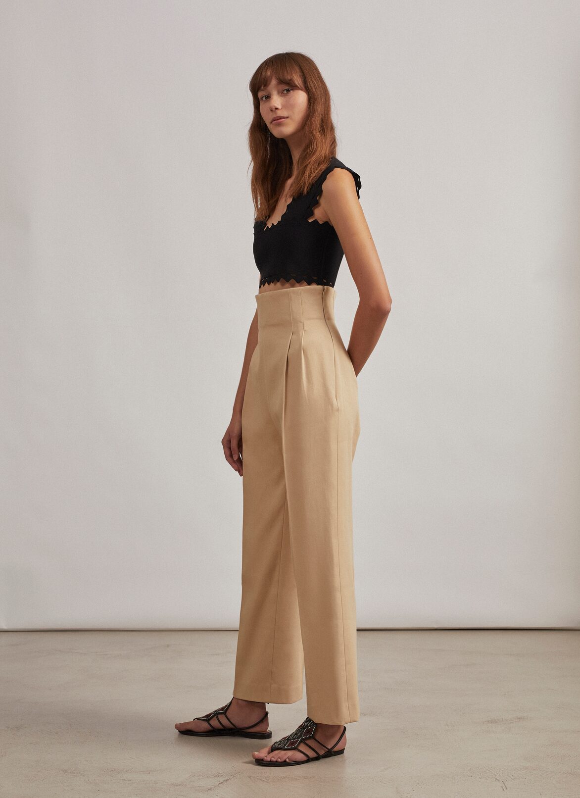 Stretch knit cropped top  ALAÏA BLACK STRETCH KNIT CROPPED TOP